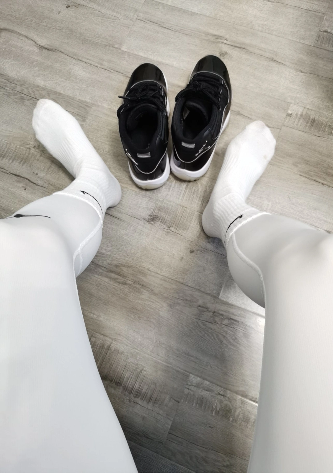 高弹白袜aj冬日搭配