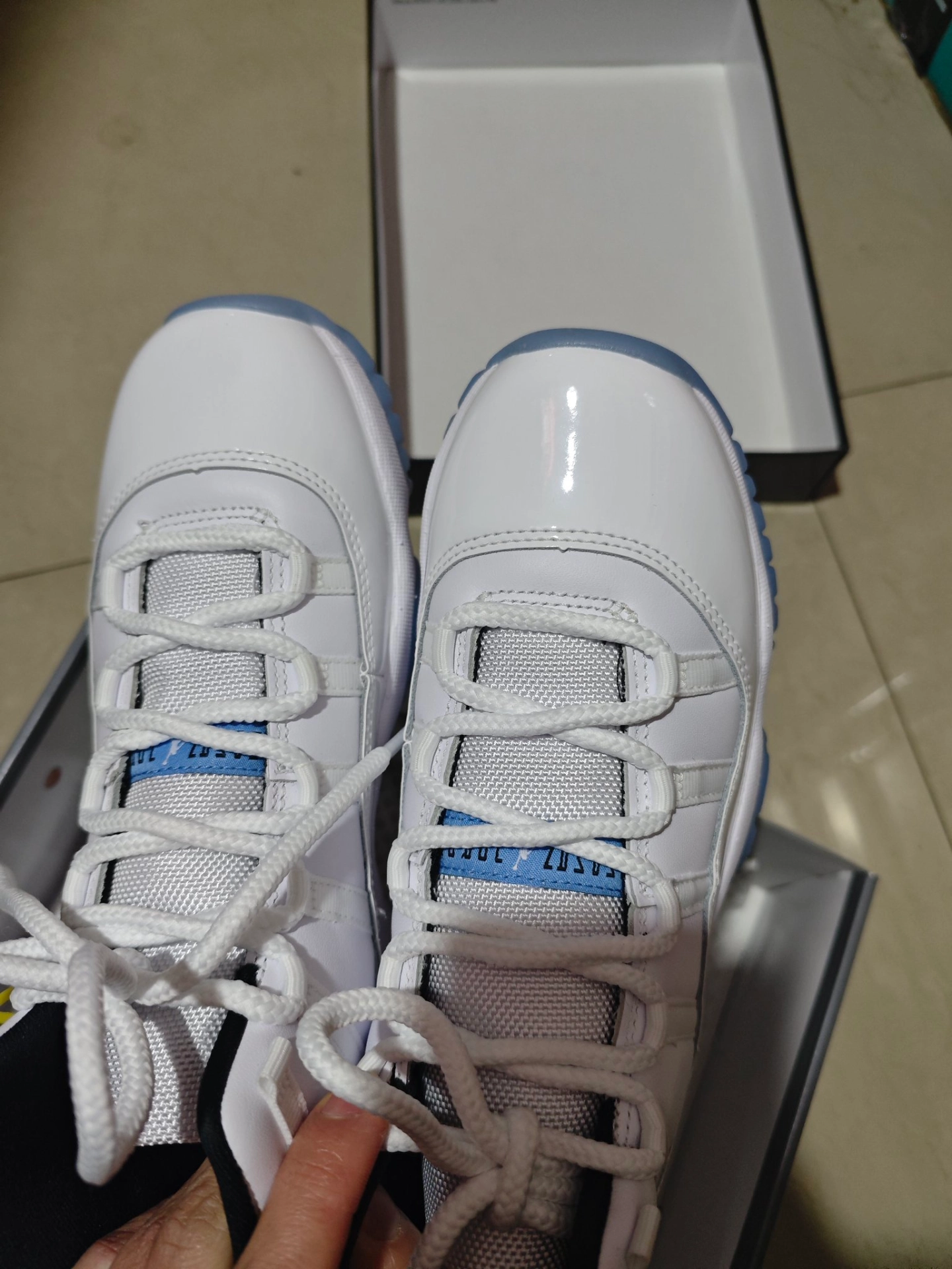 custom review-Jordan Air Jordan 11 Anti Kick Cushioning High Top Children
s Basketball Shoes White Teenagers