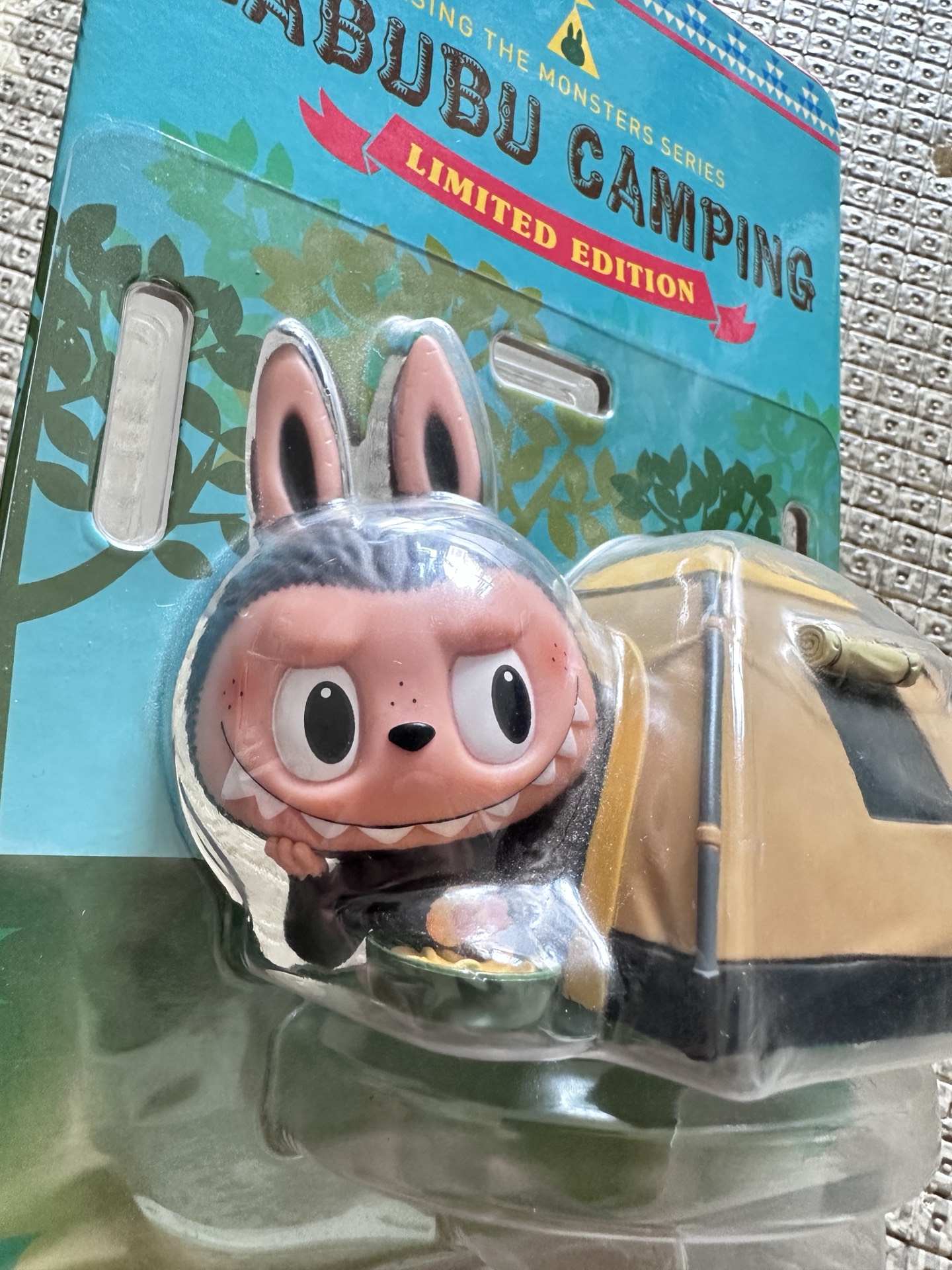 custom review-POP MART THE MONSTERS LABUBU CAMPING, Коллекционная Фигурка, Версия STS