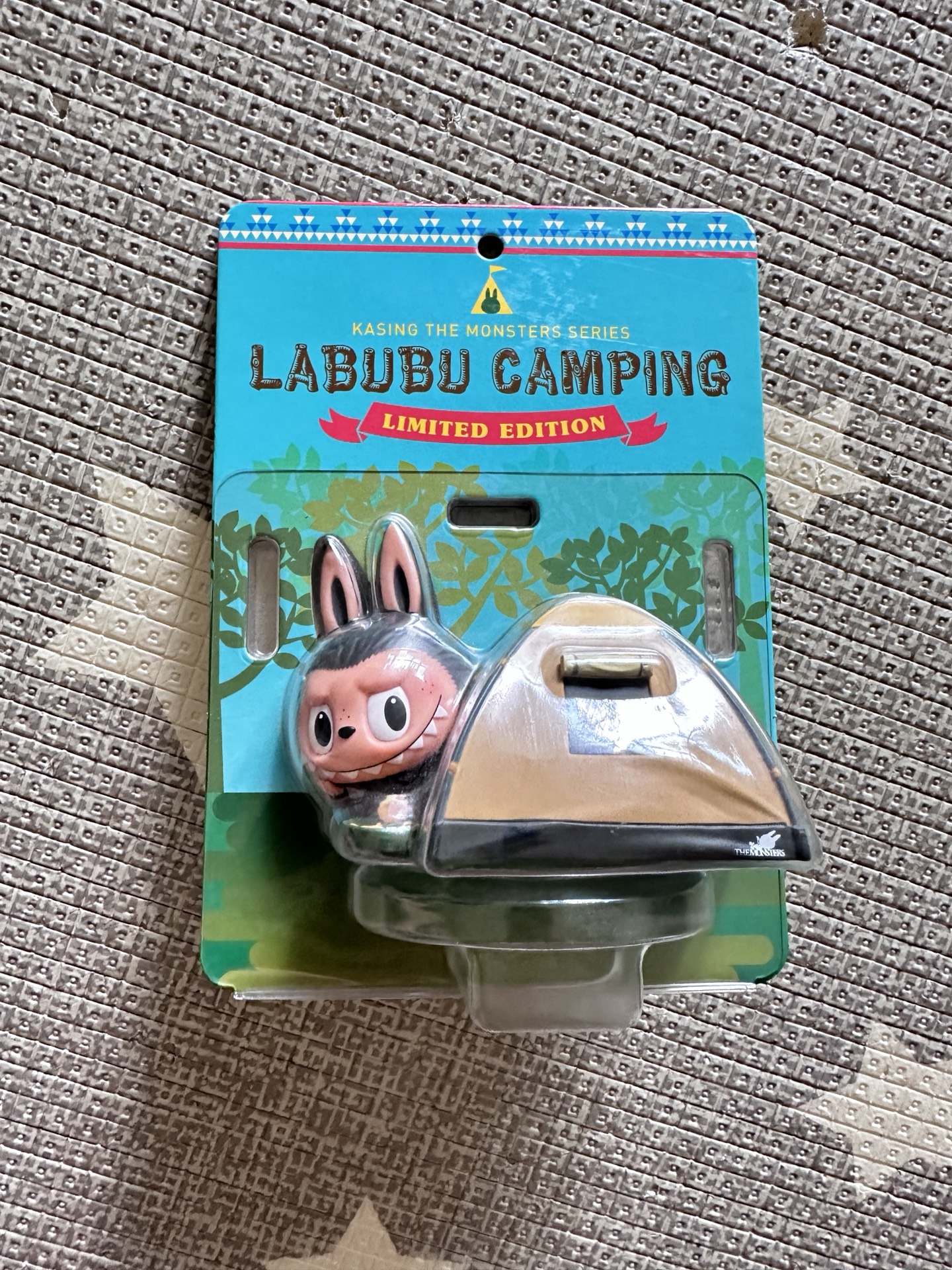custom review-POP MART THE MONSTERS LABUBU CAMPING, Коллекционная Фигурка, Версия STS