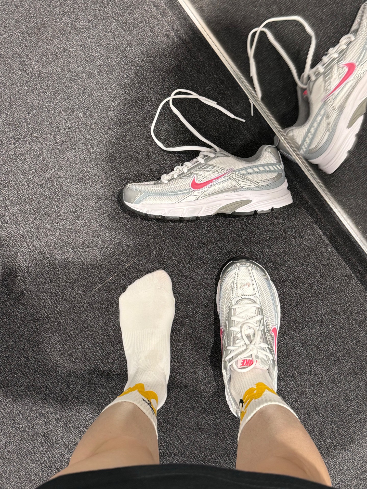这双老爹鞋也泰可爱了吧!配上我的袜子绝绝子
