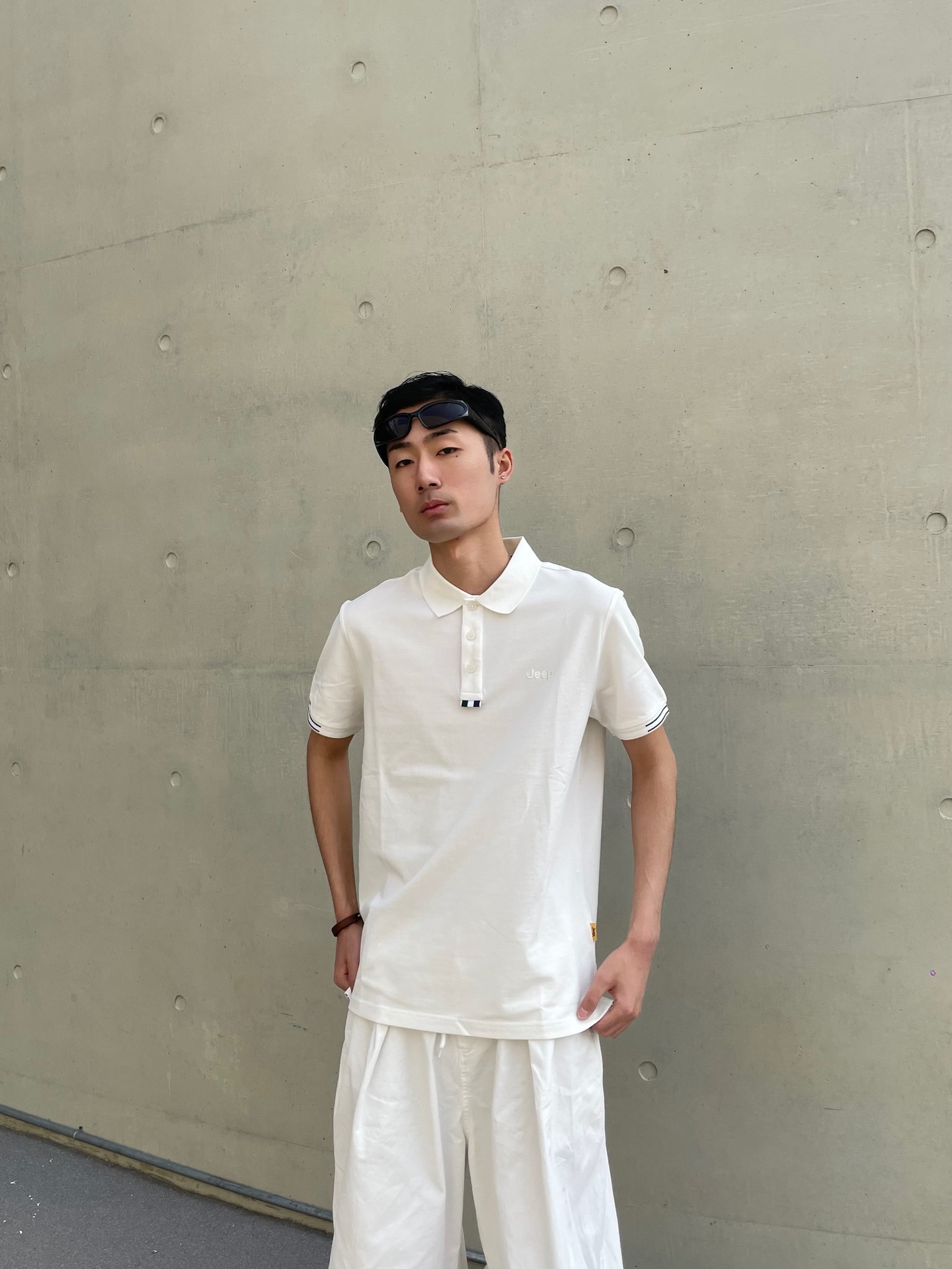 白色polo衫打造轻熟感!