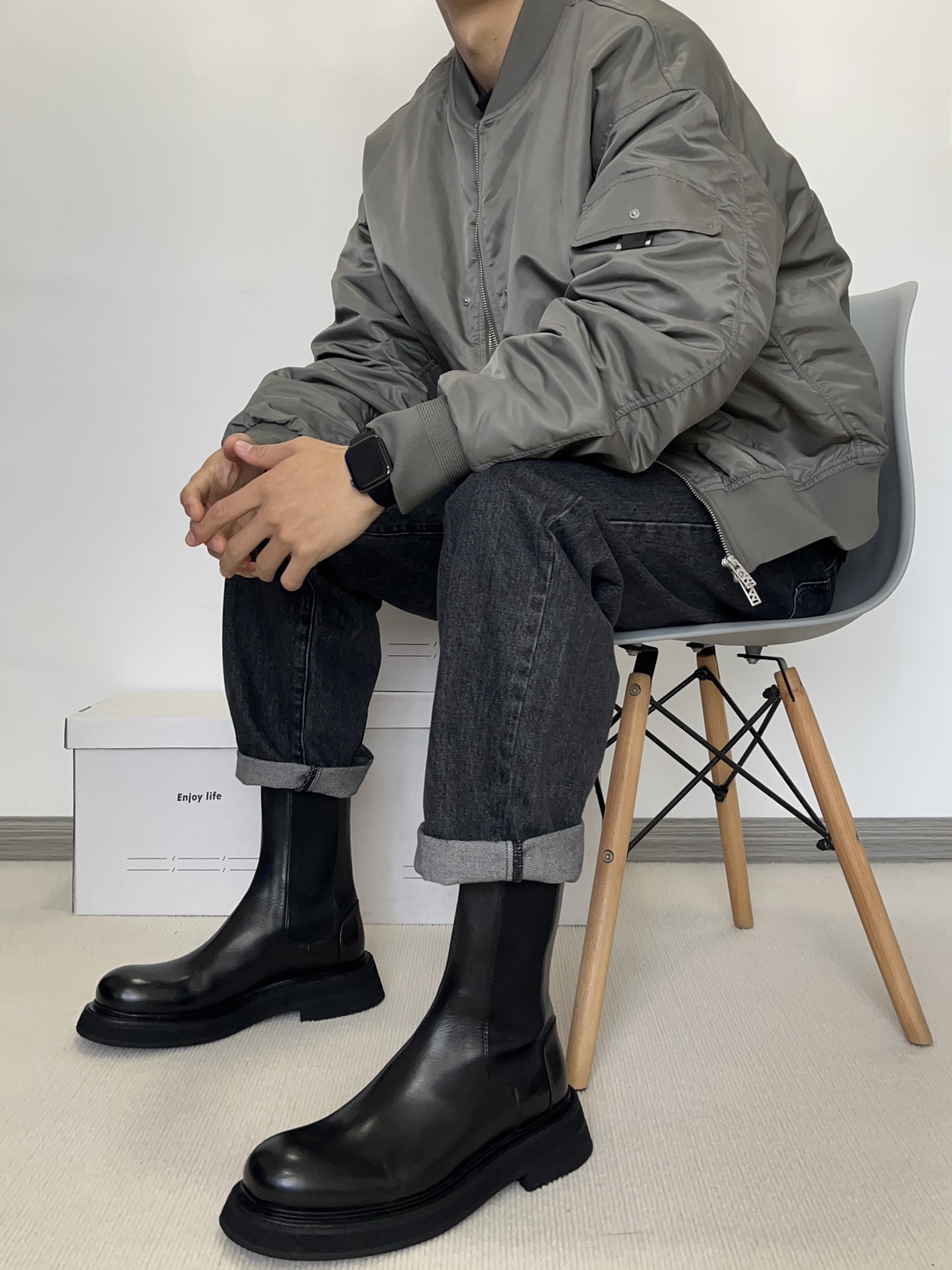 高级感十足的男生靴子穿搭