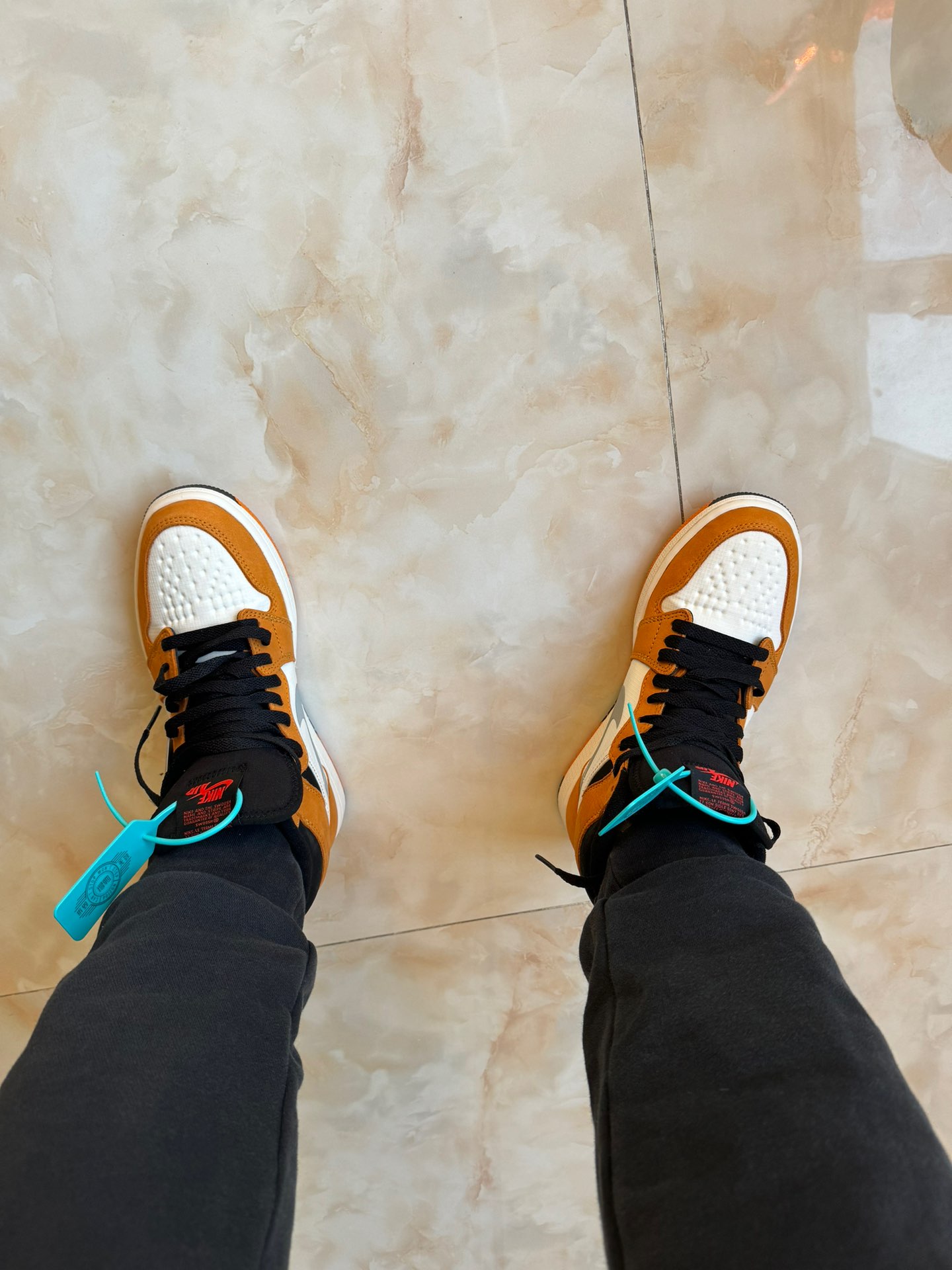 custom review-Jordan Air Jordan 1 Элемент Gore tex 'Свет Curry' Высокий Топ Винтажные баскетбольные кроссовки Мужские