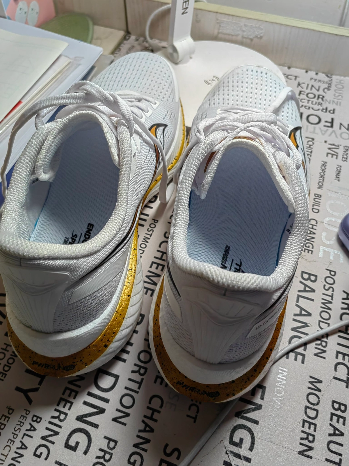 custom review-Saucony Endorphin Speed 3 Амортизация Низкий Топ Карбоновая Плита Беговые Кроссовки Мужские Белый Золото