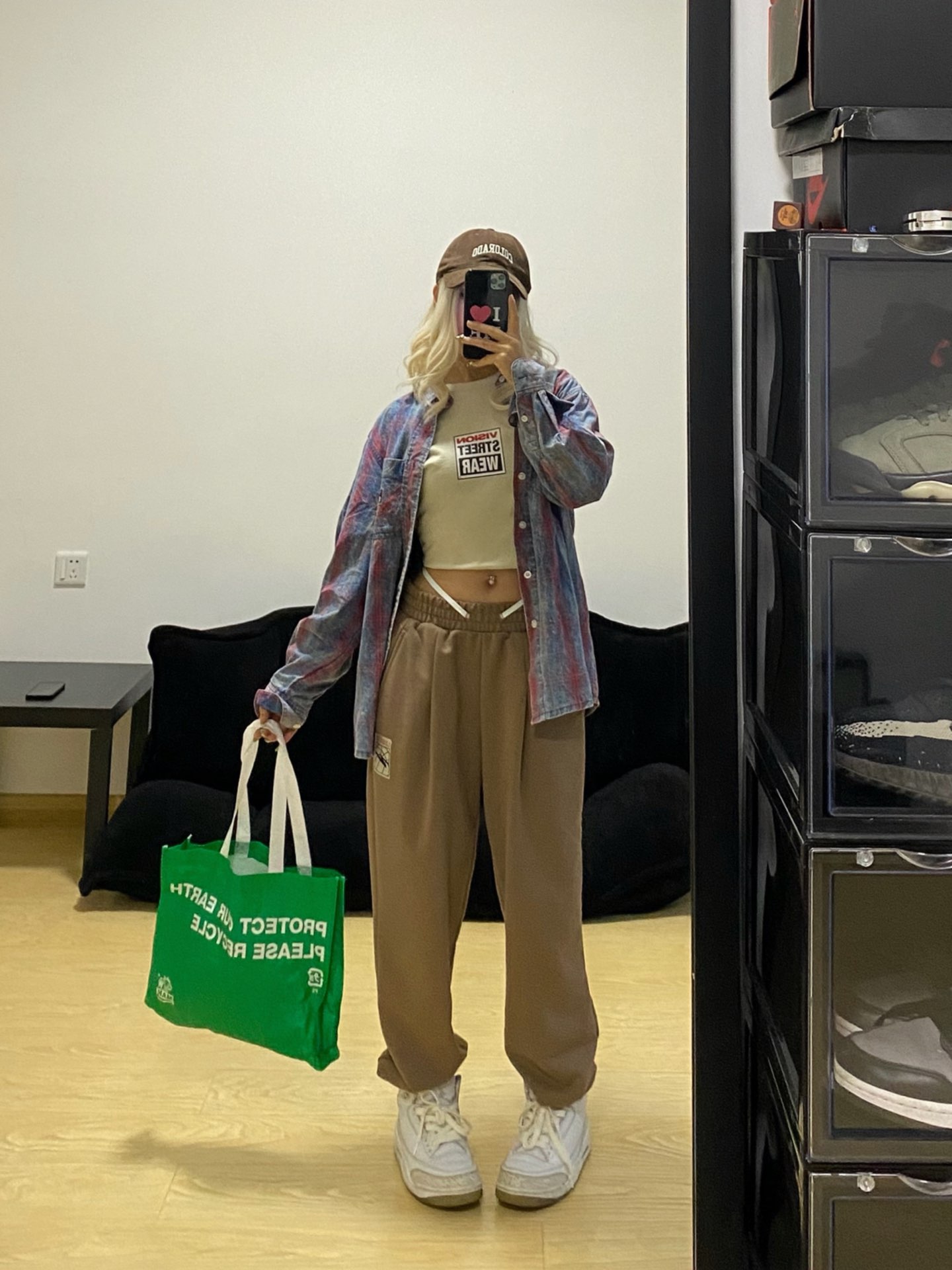 有志者uzis 家的这条驼色束脚卫裤型太好了 辣妹专属 搭配束脚设  