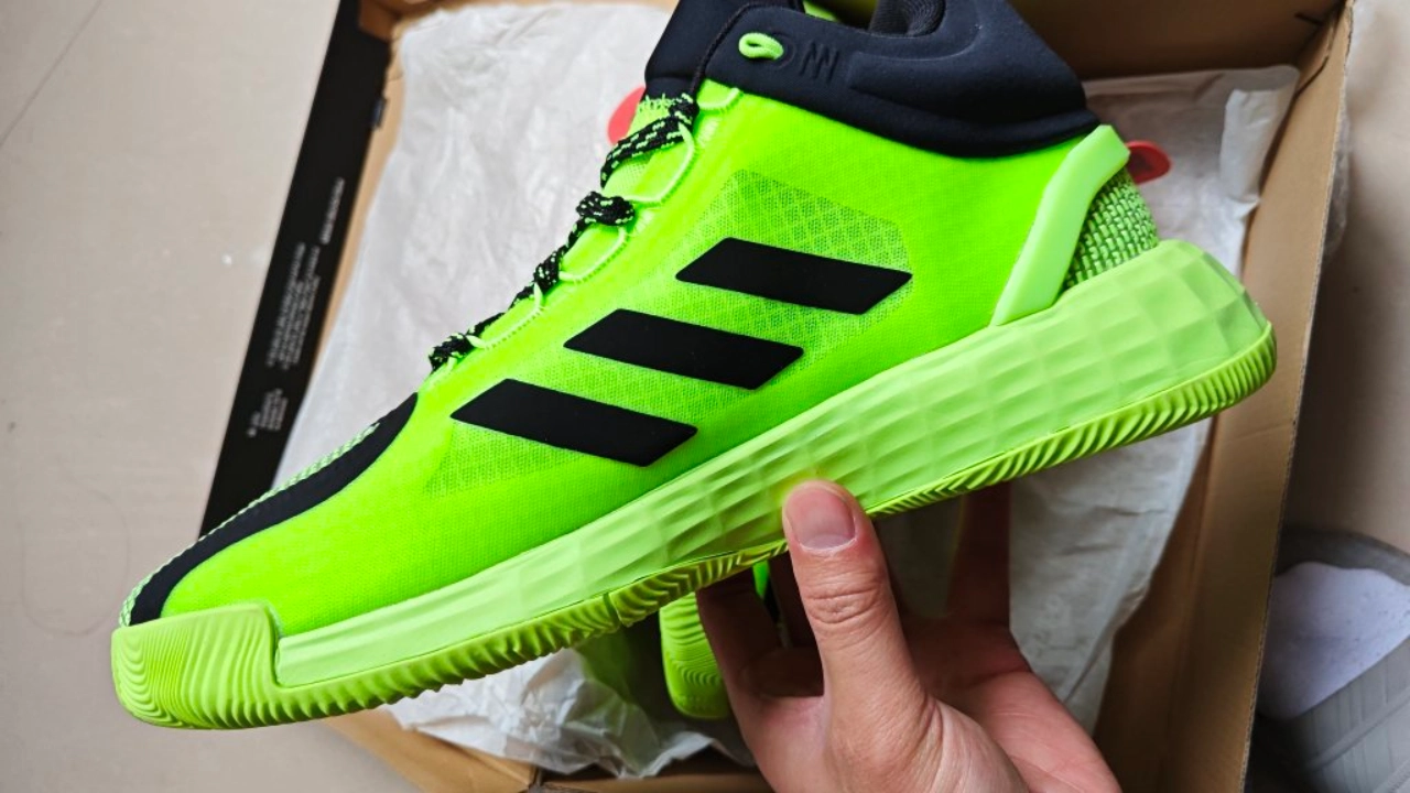 罗斯11签名鞋荧光绿开箱