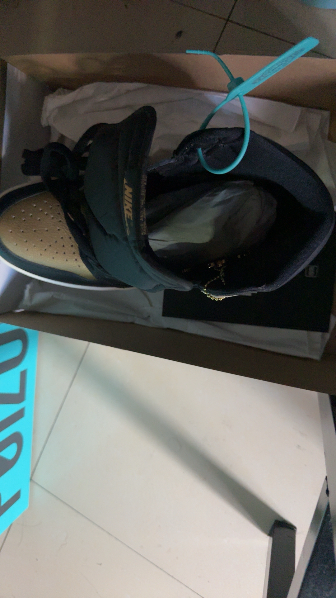 custom review-Jordan Air Jordan 1 High OG 'Металлик Золотой' High Топ Винтажные баскетбольные кроссовки Унисекс Черный Золотой