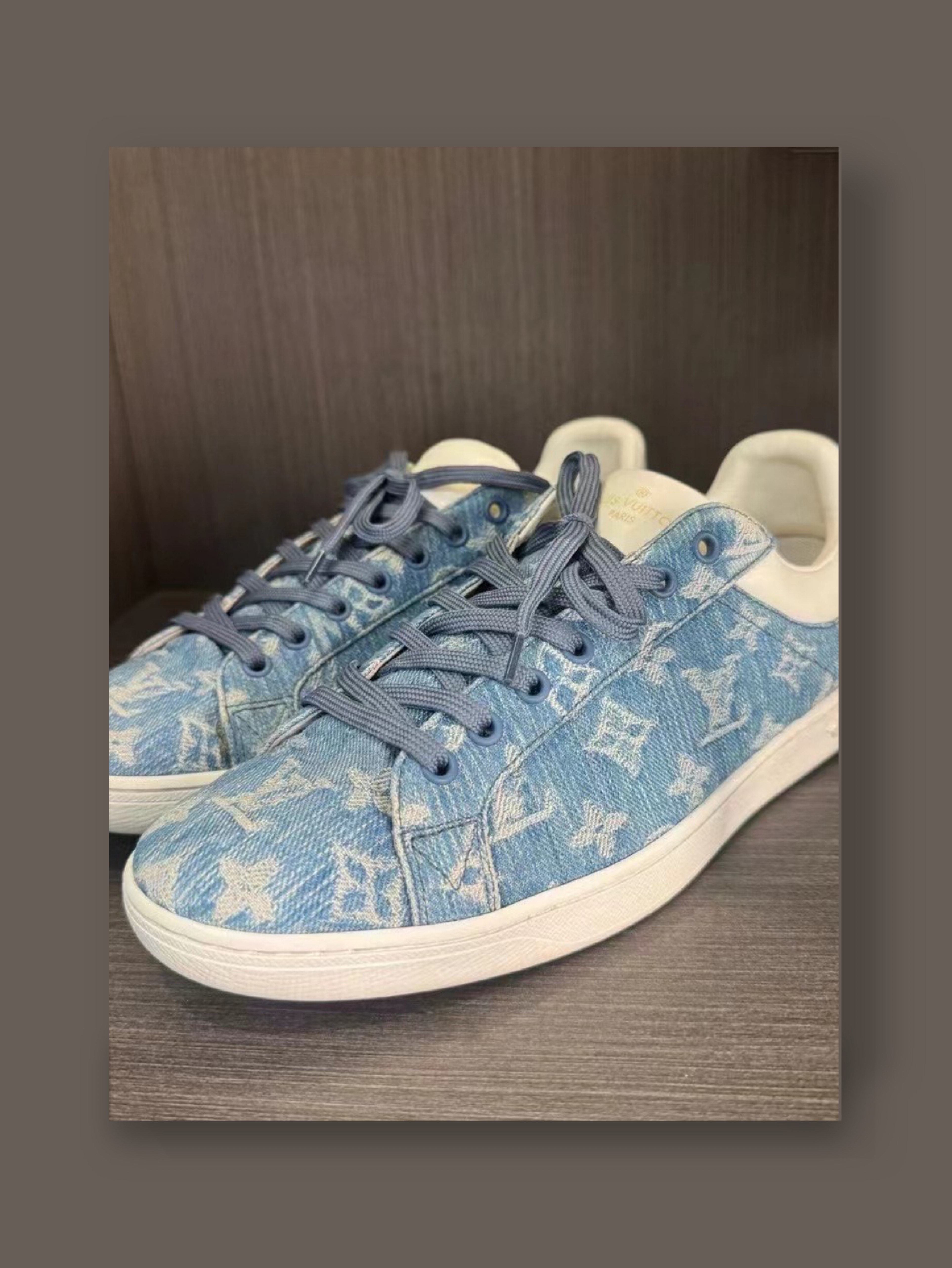 牛仔布质感
很适合男士穿
轻奢系列板鞋
#lv男款鞋子 
#lv板鞋