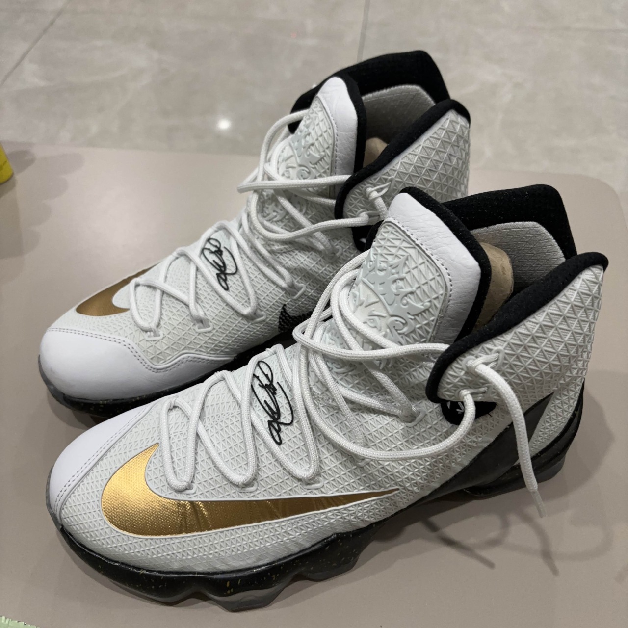 lebron13 gold