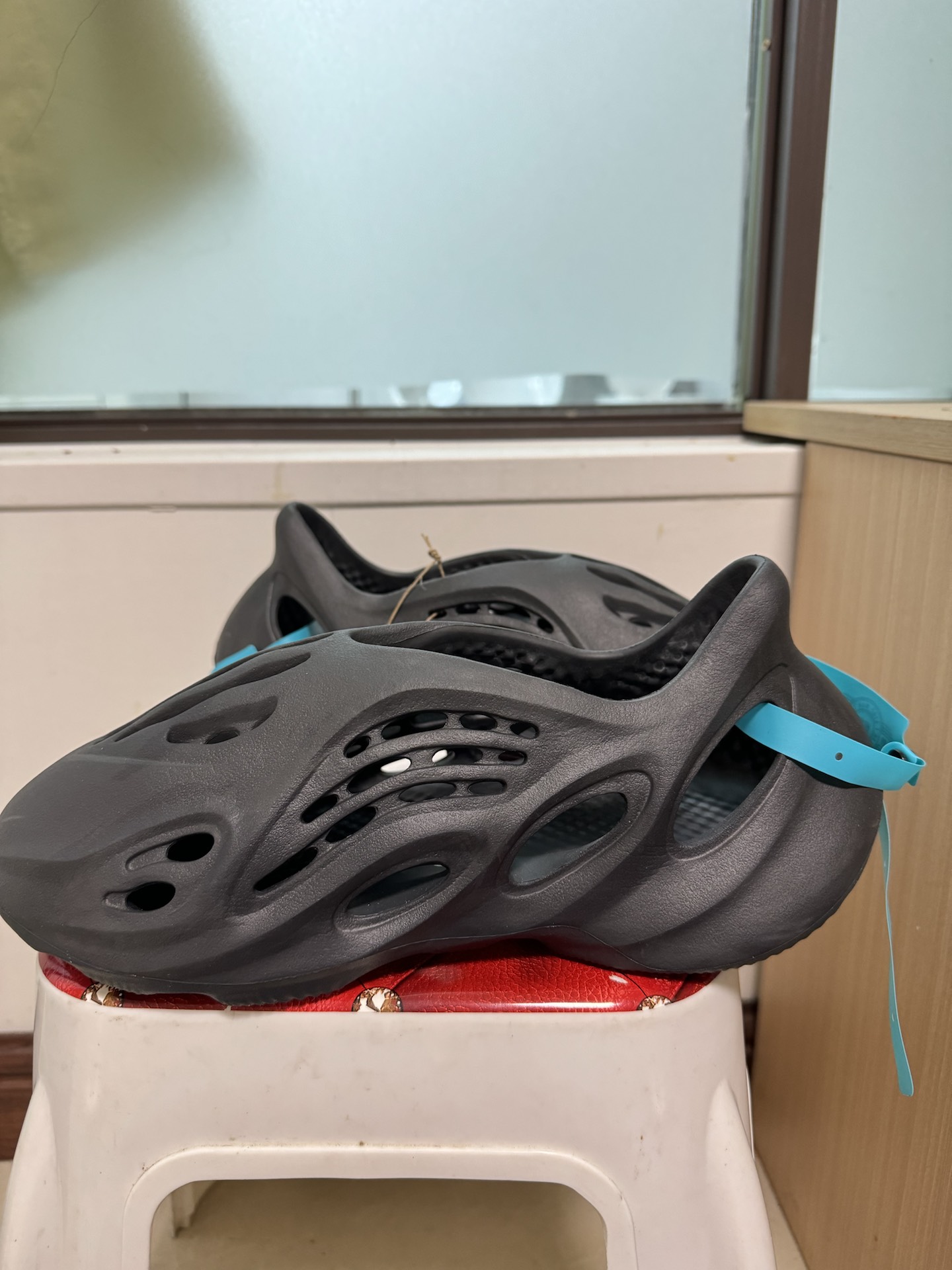 custom review-Adidas Originals Yeezy Foam Runner Onyx Черный Warrior Спортивные сандалии унисекс черный