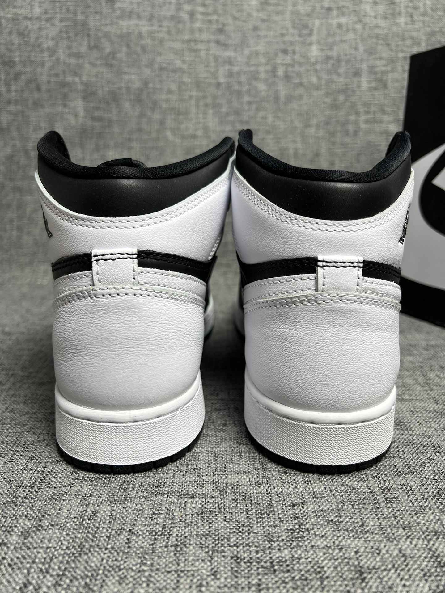 经典百搭还是得看aj1!白黑色时尚又百搭!