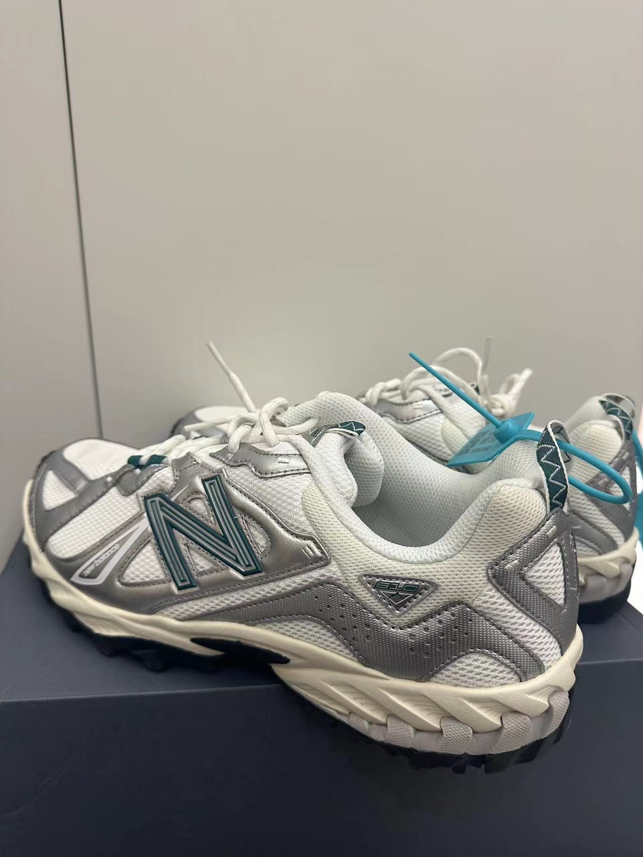 custom review-New Balance 'urbancore' Y2K Устойчивый к истиранию Низкий Топ Уличная Обувь Унисекс Серебристо-Белый