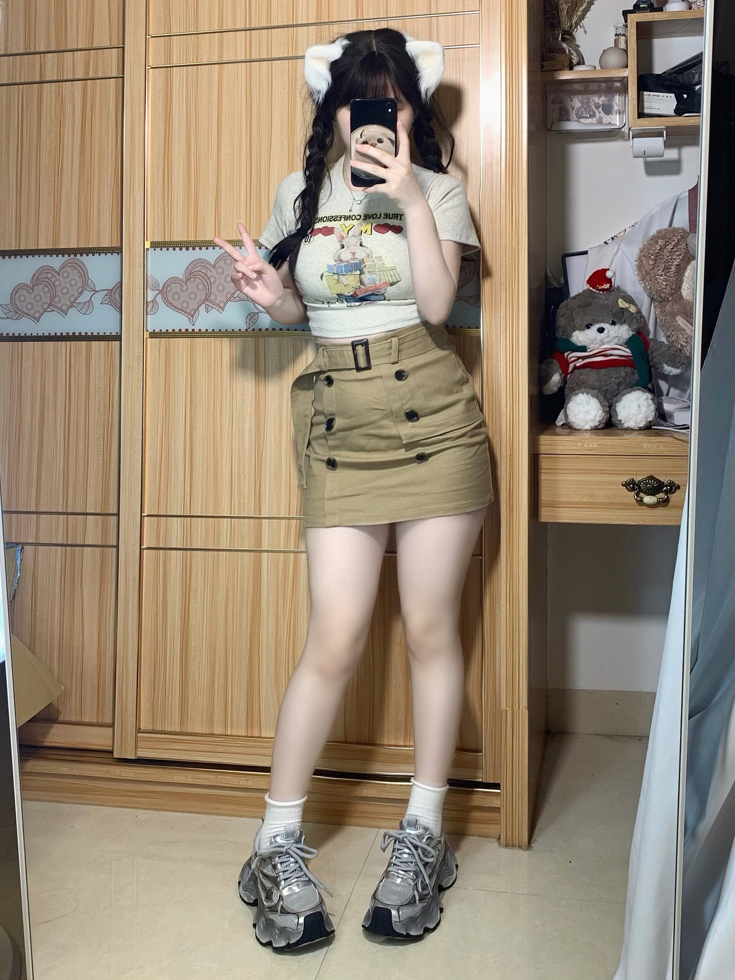 包臀裙搭配老爹鞋,属于夏天的棕色穿搭呀