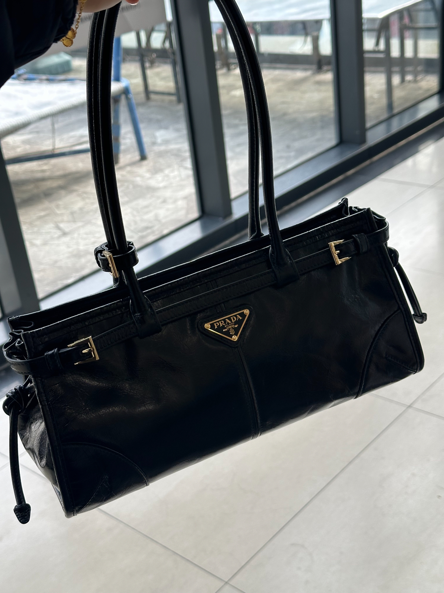 В среду итальянская группа товаров роскоши Prada S