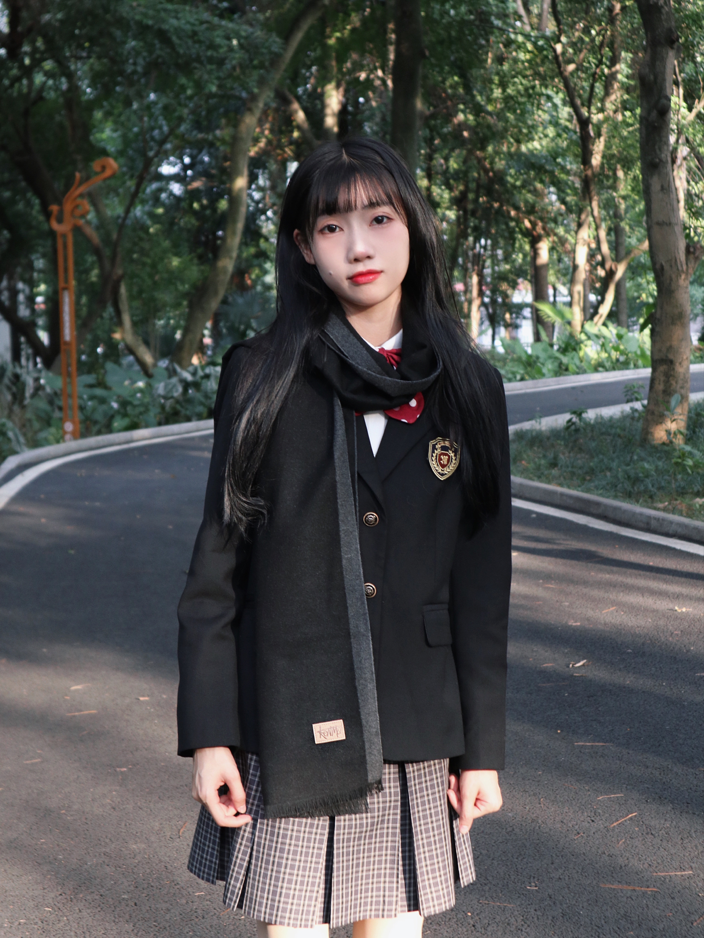 穿jk制服搭配一条围巾也很好看哦