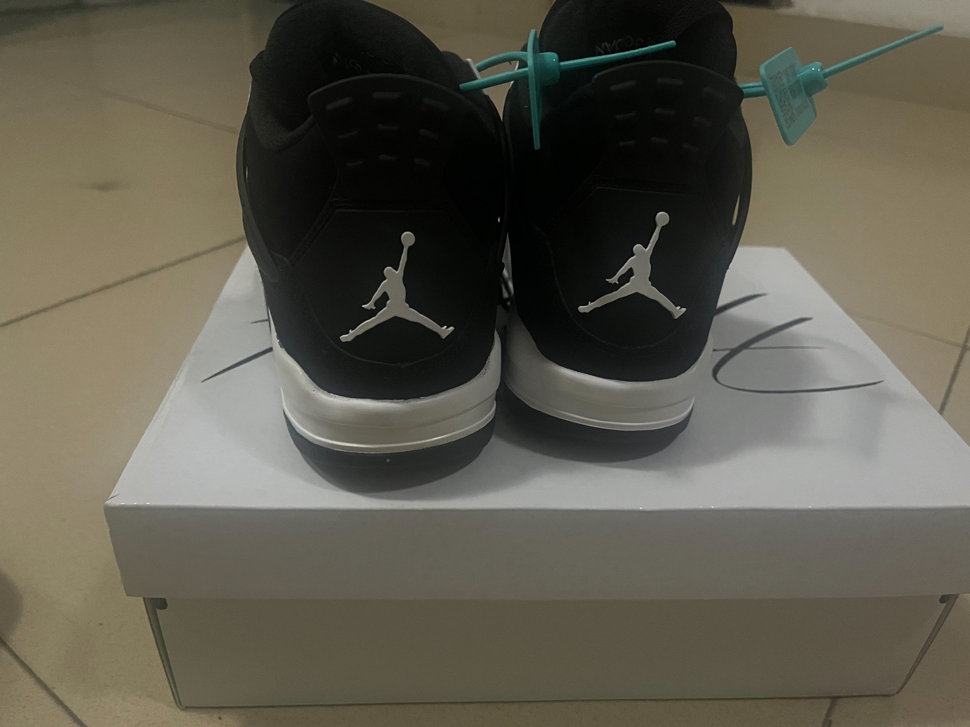 custom review-Jordan 4 Retro White Thunder GS