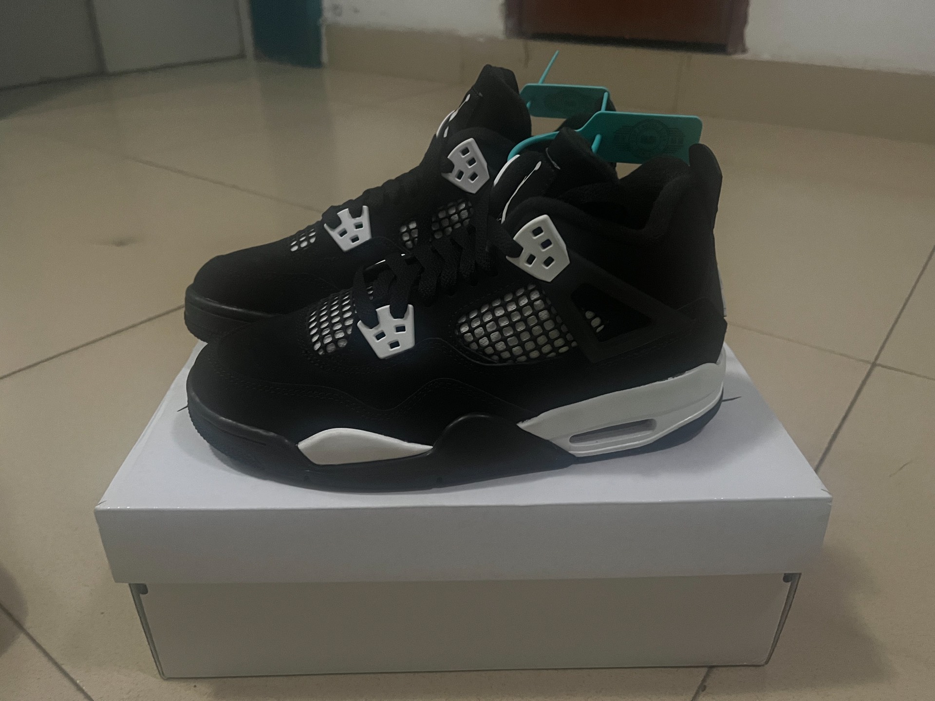 custom review-Jordan 4 Retro White Thunder GS