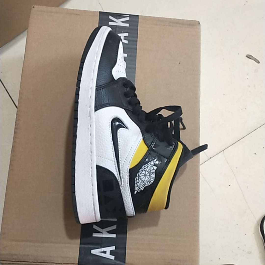 are jordans from footlocker real