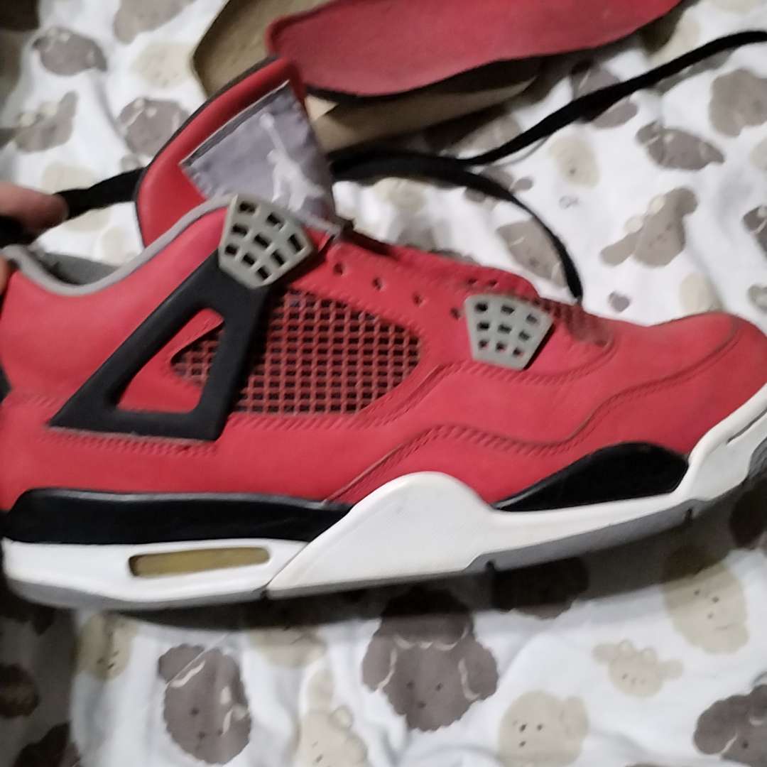 fake fire red jordan 4