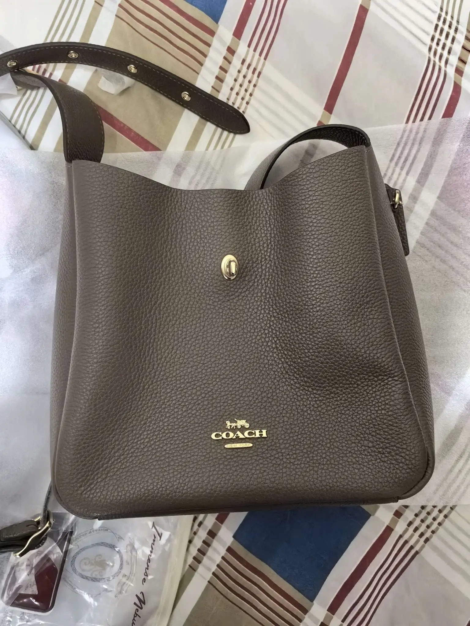 心をつかむ！COACHクロスボディバッグの真贋を見極める方法 - POIZON