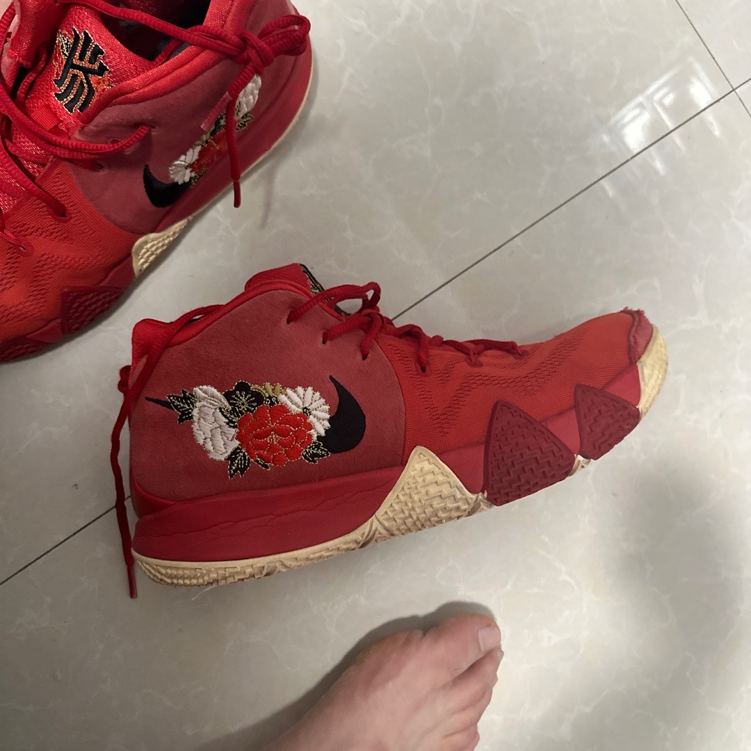 nike kyrie 4 red gold