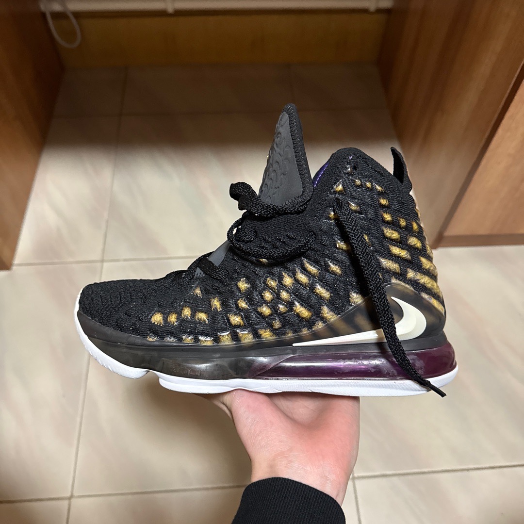 lebron 17 original vs fake