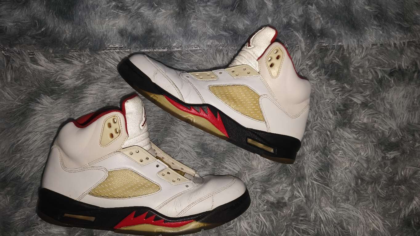 air jordan 5 fire red fake vs real