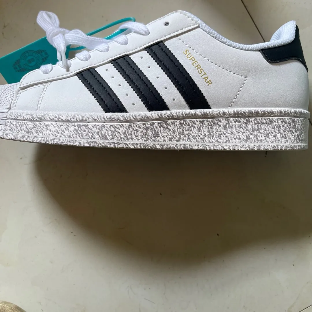 Men's Adidas Superstar WhiteAuthentic vs Fake Guide - POIZON