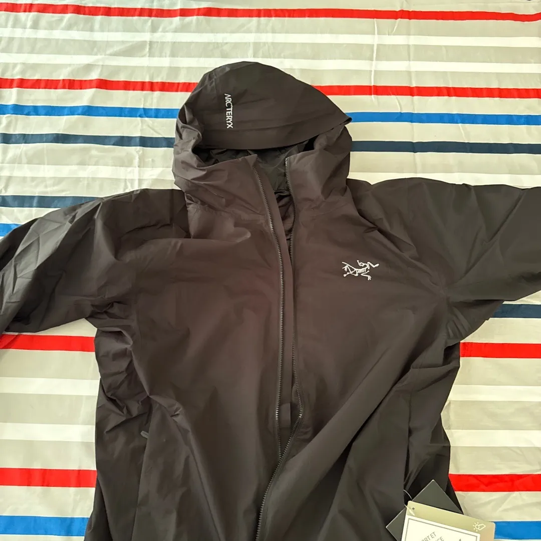 Arcteryx Solano：How to Spot Fakes (2025) - POIZON