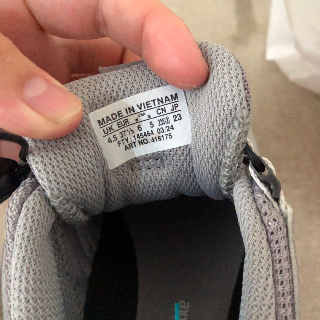 Real vs Fake：Salomon Hologram Authenticity Check (2025) - POIZON