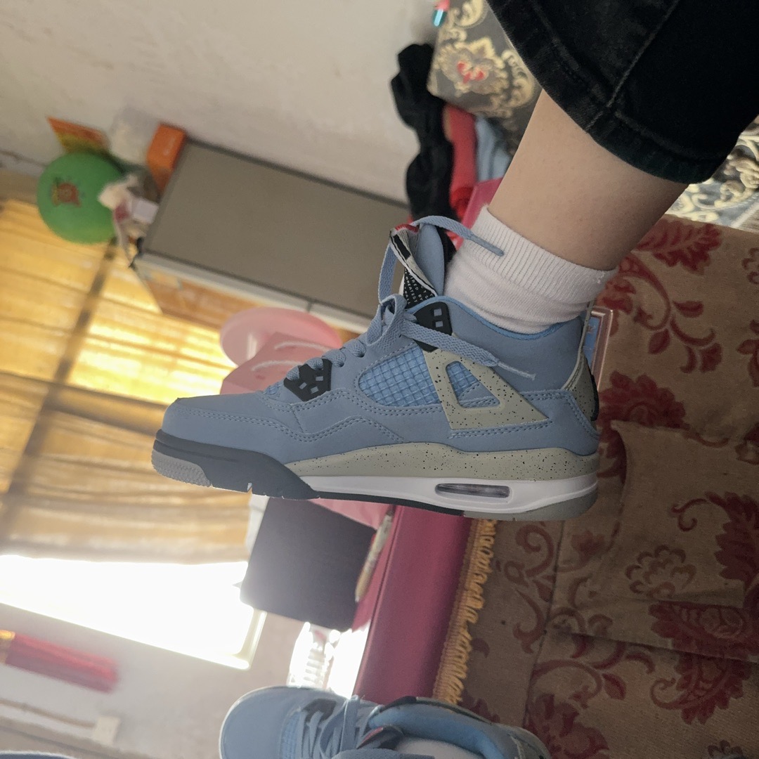 jordan 4 university blue on feet