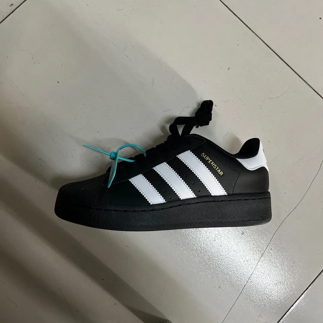 adidas gazelle silver green womens Men's adidas Superstar Shoes White IF1585 main image 1