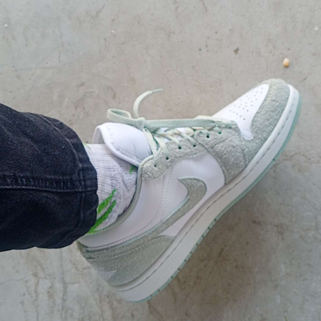 seafoam 1 on feet