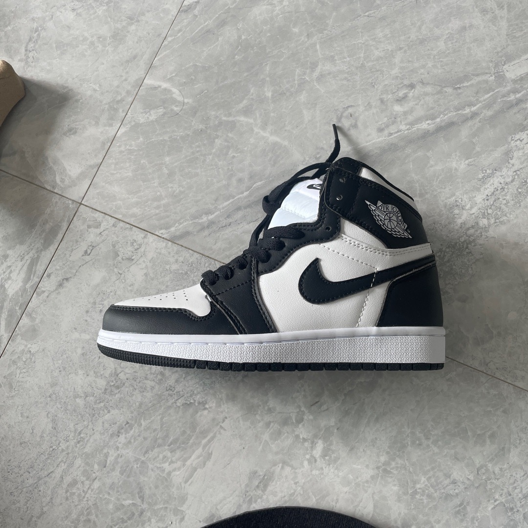 fake jordan 1 black and white