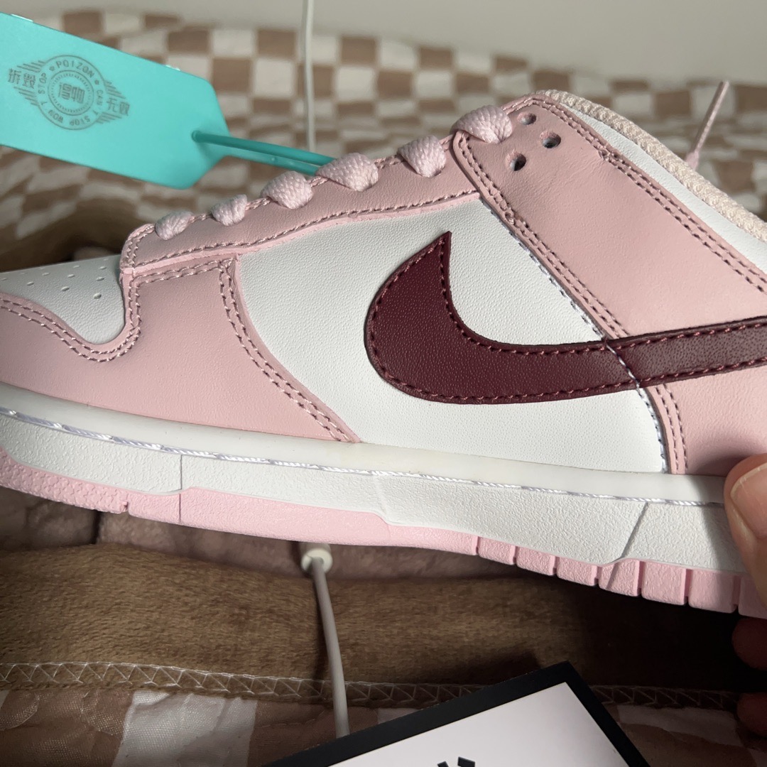 nike with pink check