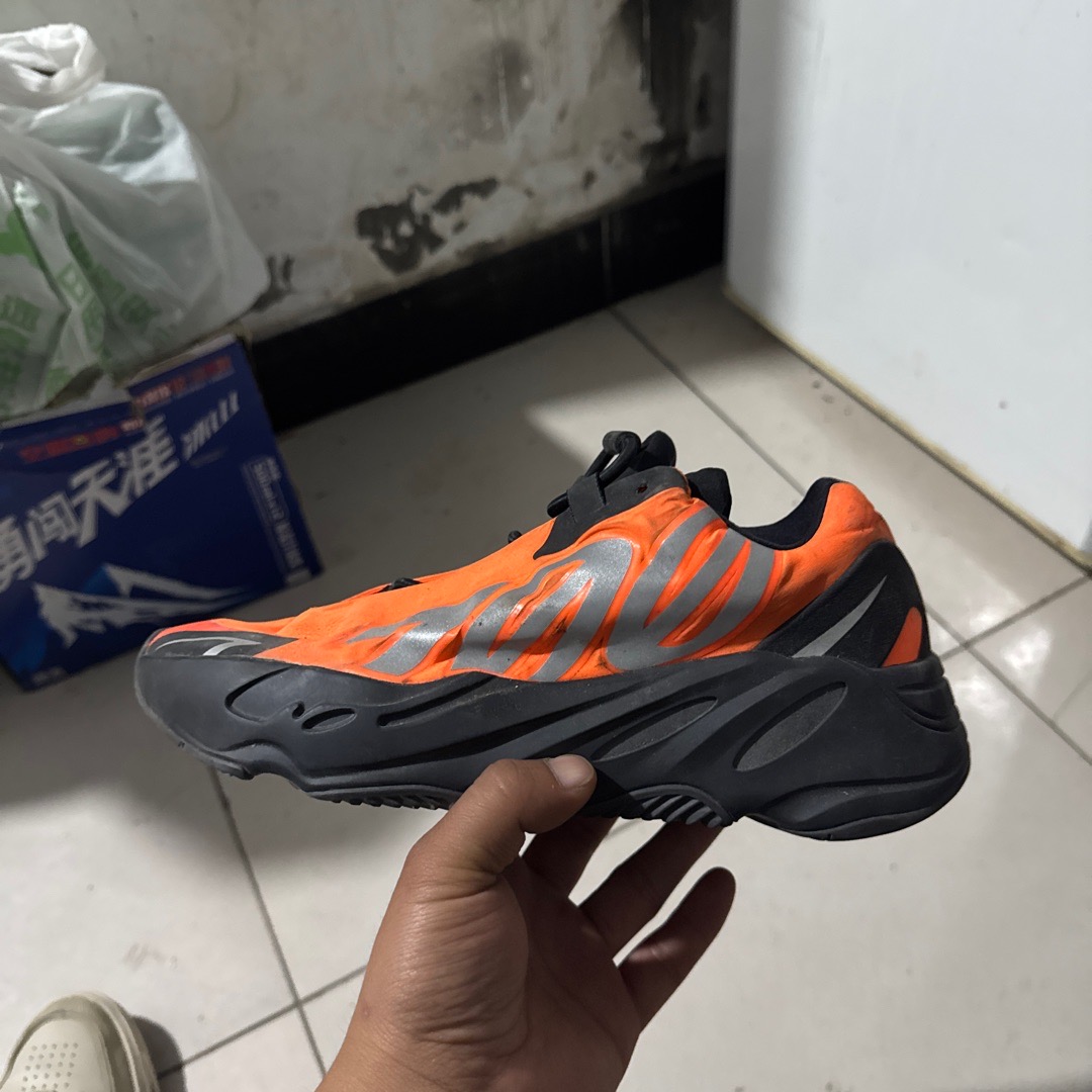 yeezy 700 mnvn cleaning
