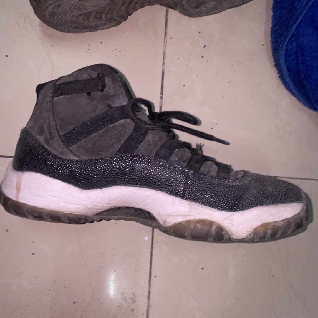 jordan 11 heiress black velvet