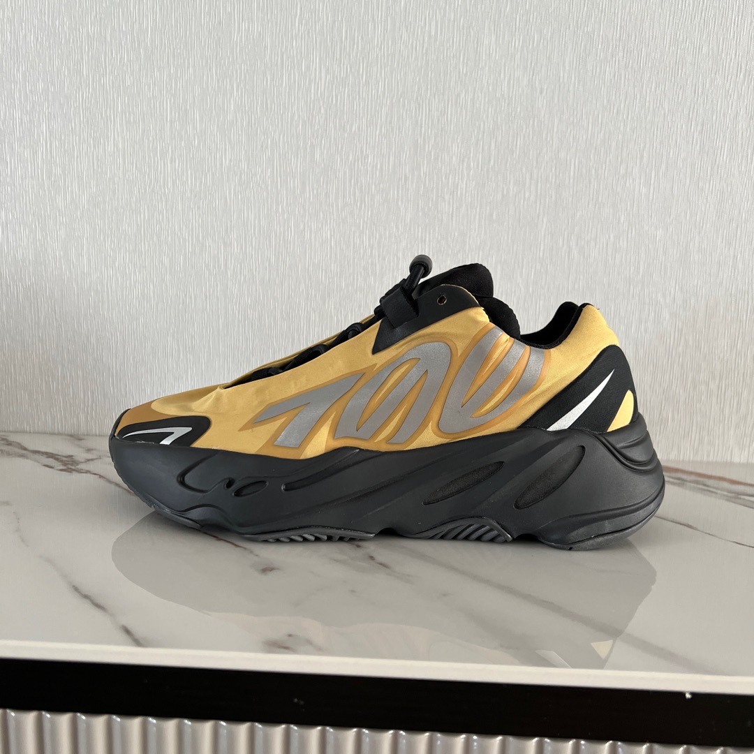 yeezy 700 mnvn cleaning