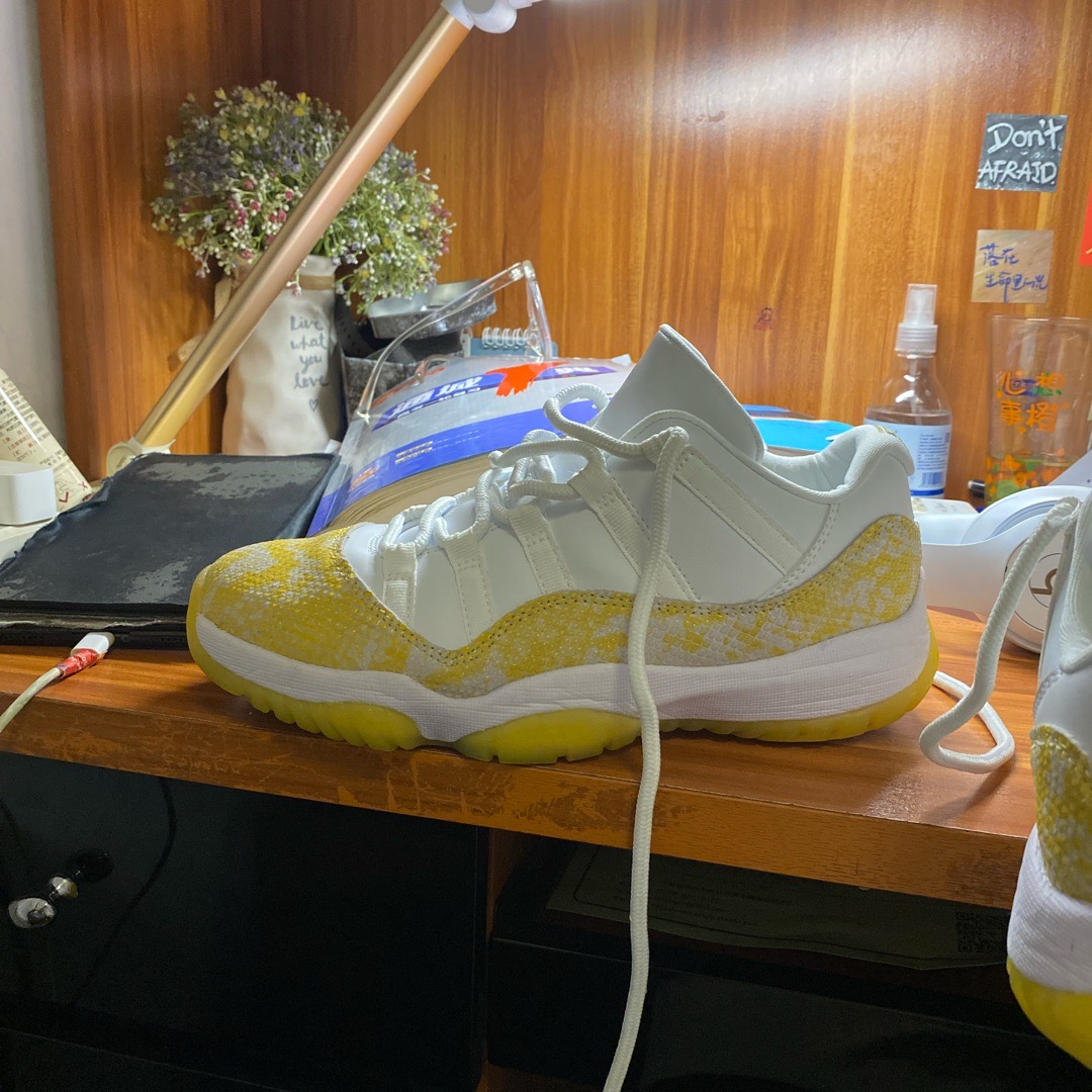 yellow glitter jordan 11