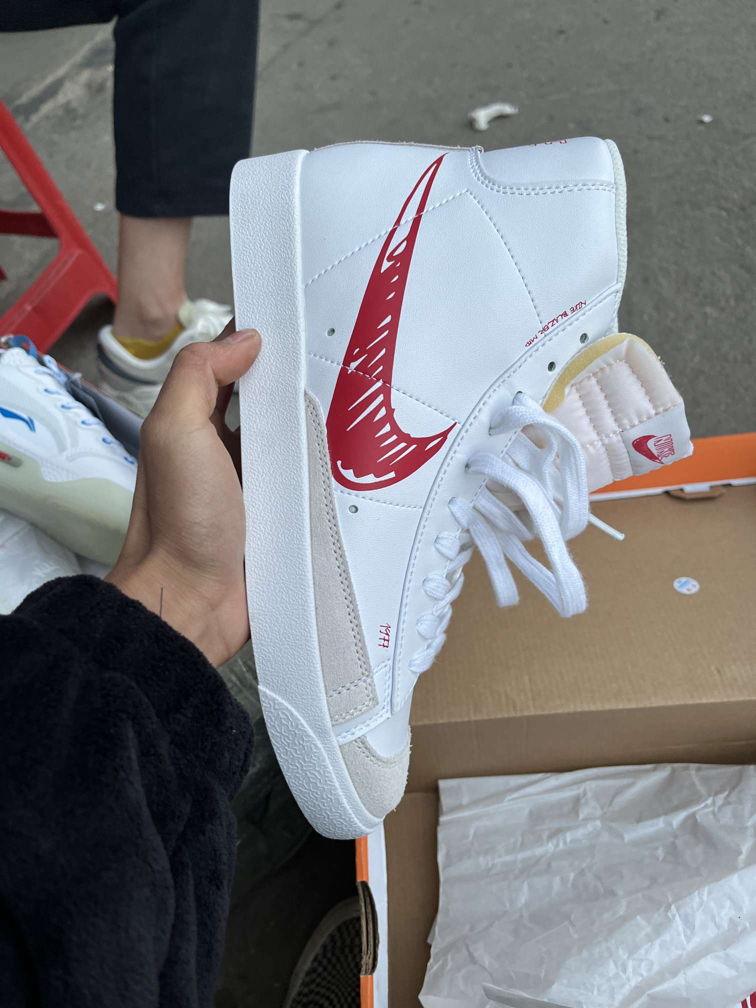 nike blazer mid 77 red scribble