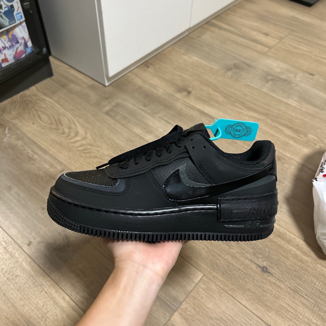 how to tell if black air forces are fake