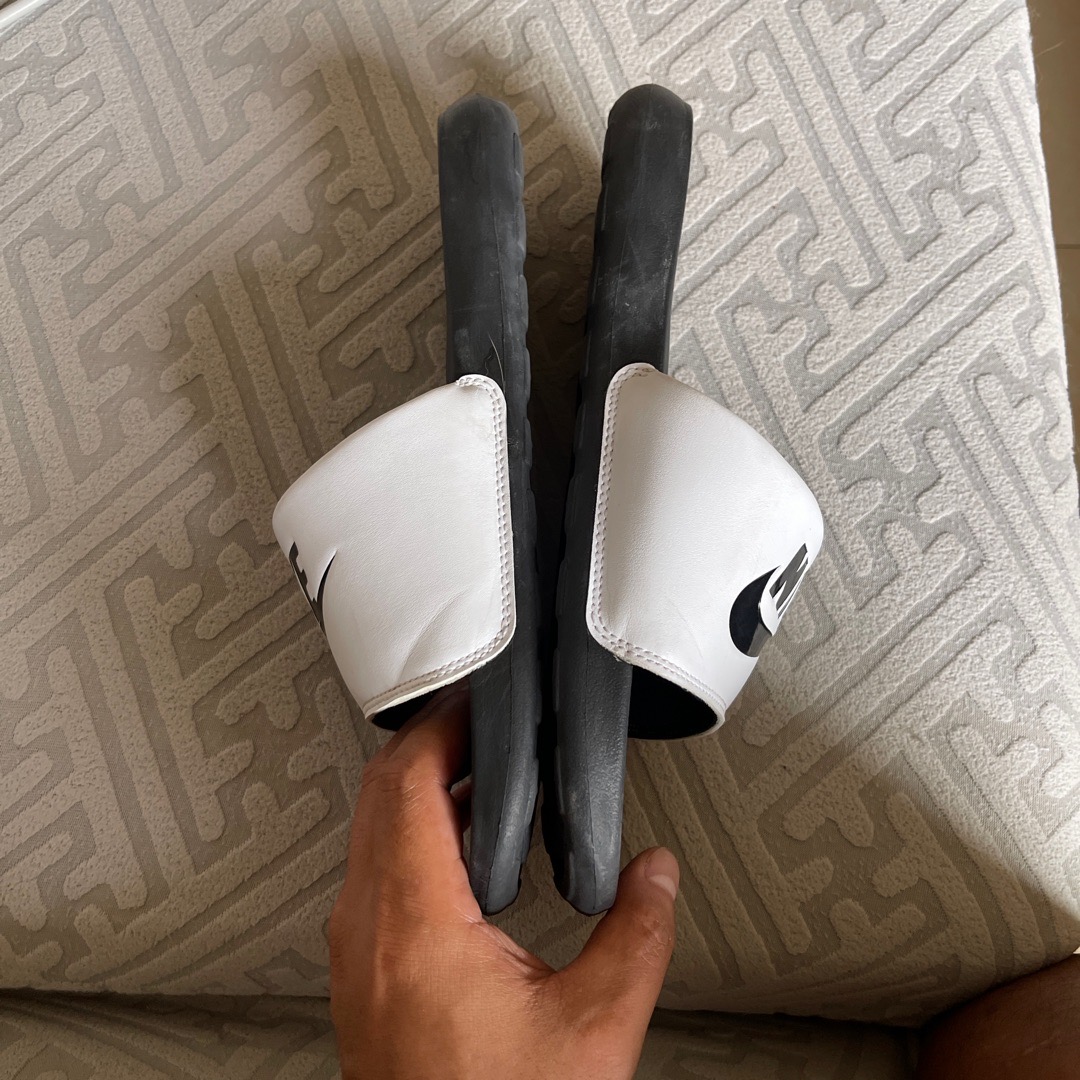 how to identify original nike slippers