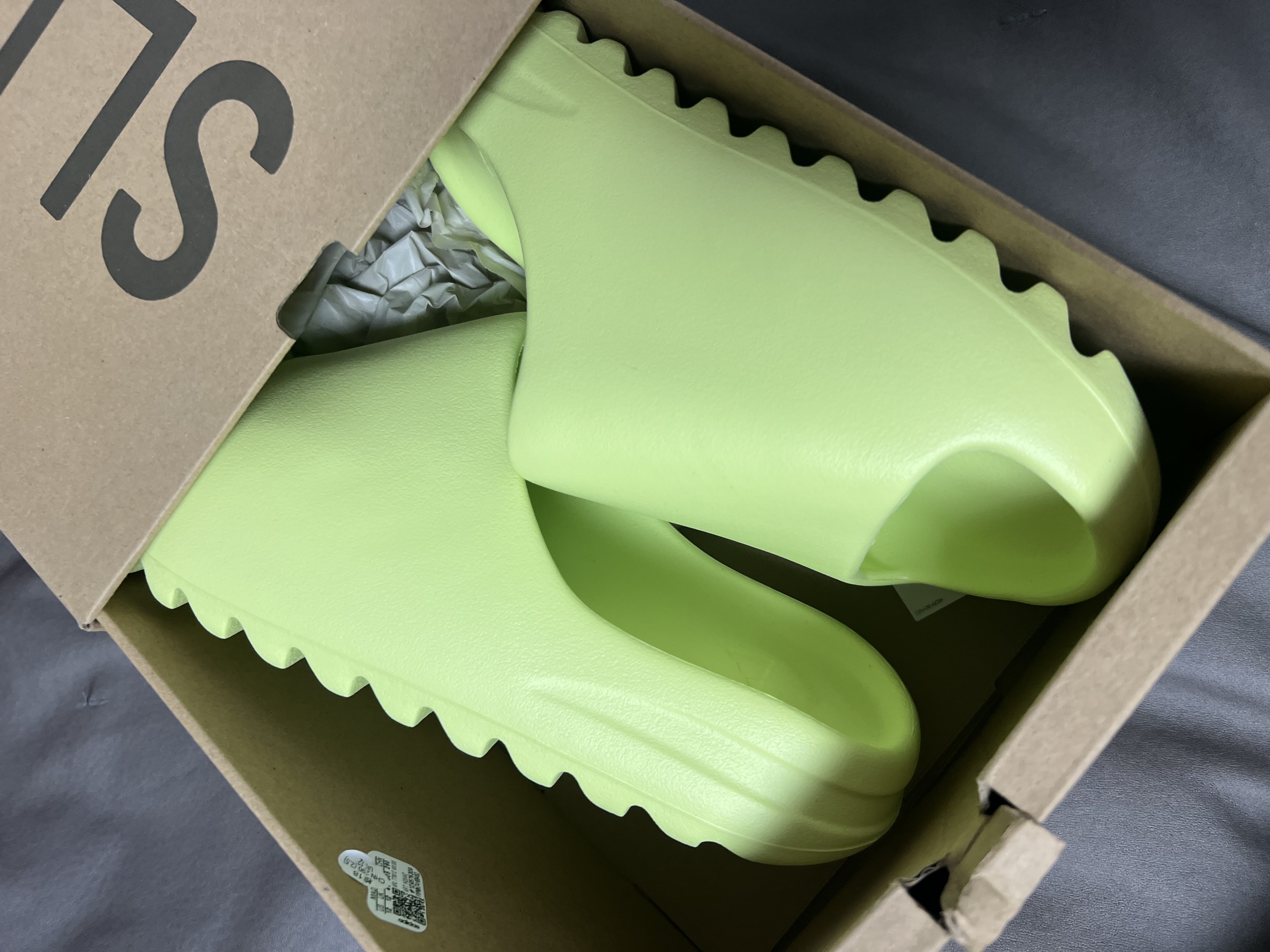 How to Spot Fake：Yeezy Slides Orange Authenticity Check - POIZON