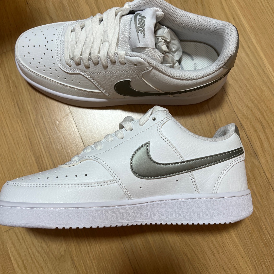 difference between nike court borough and air force 1