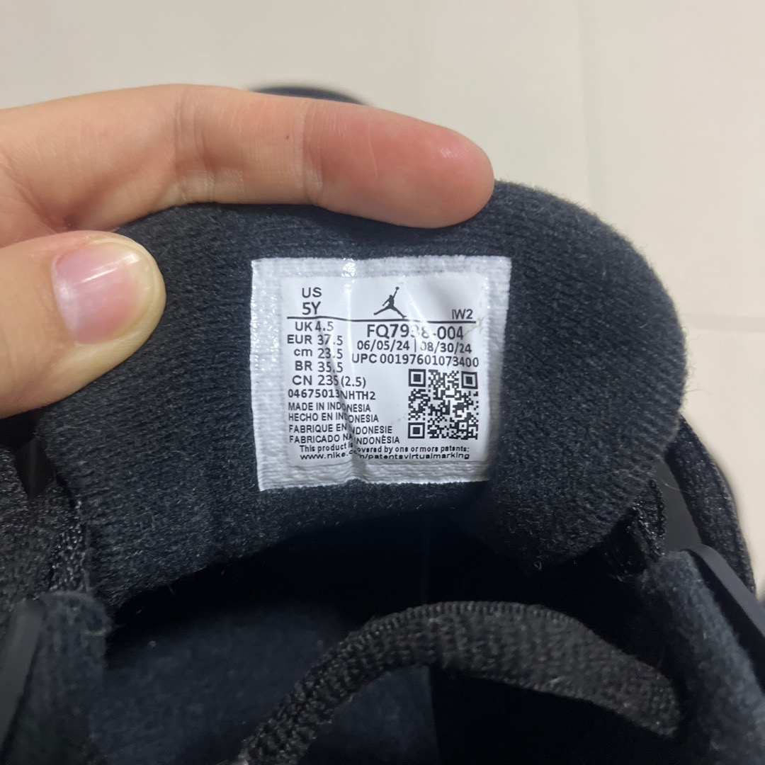 jordan 4 black cat size tag