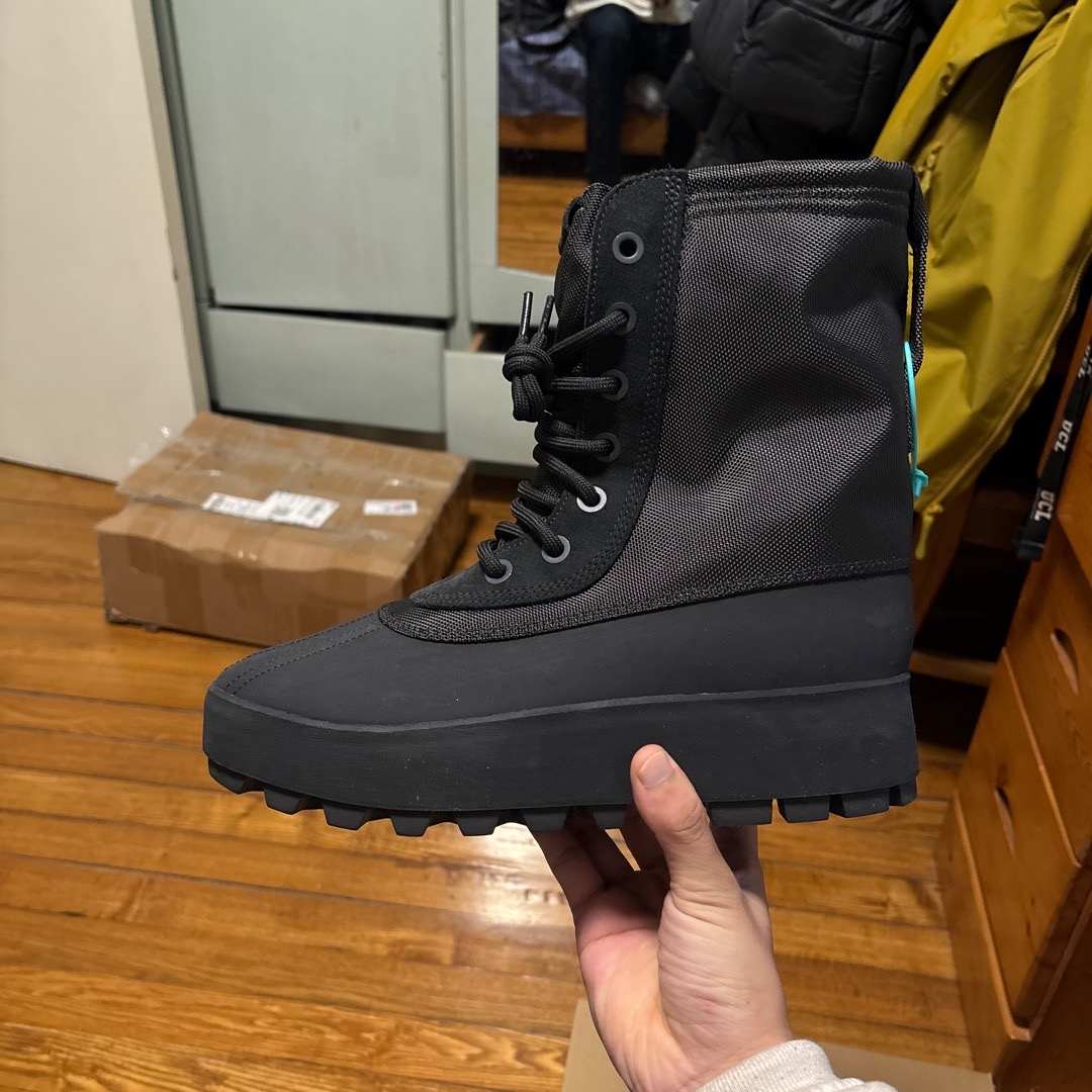fake yeezy boots