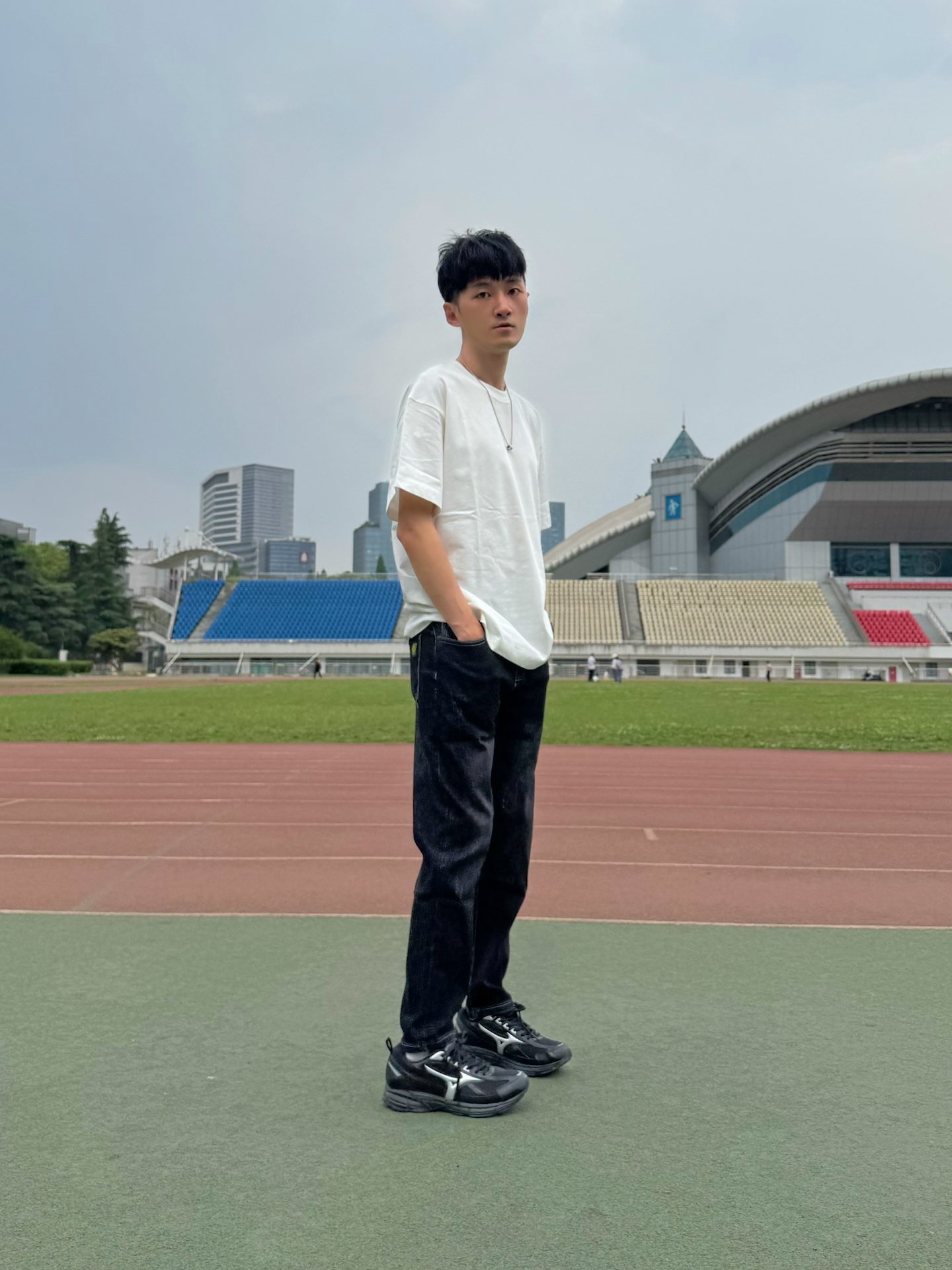 男生穿牛仔裤真的显瘦又显腿长