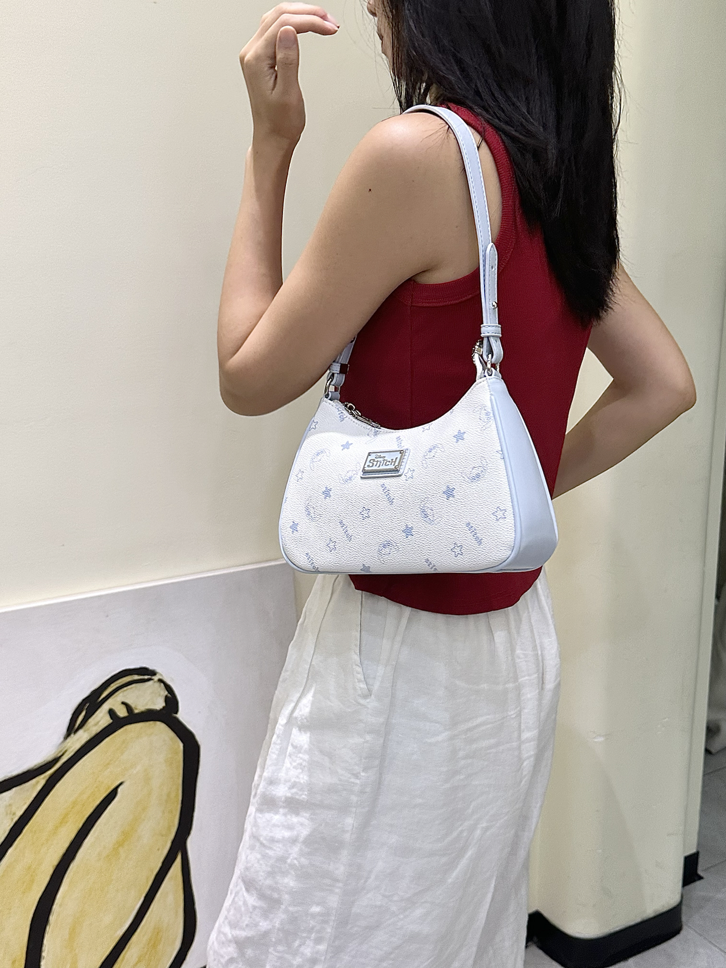 腋下包  
可以手提,斜挎,单肩,腋下四种背法
适合