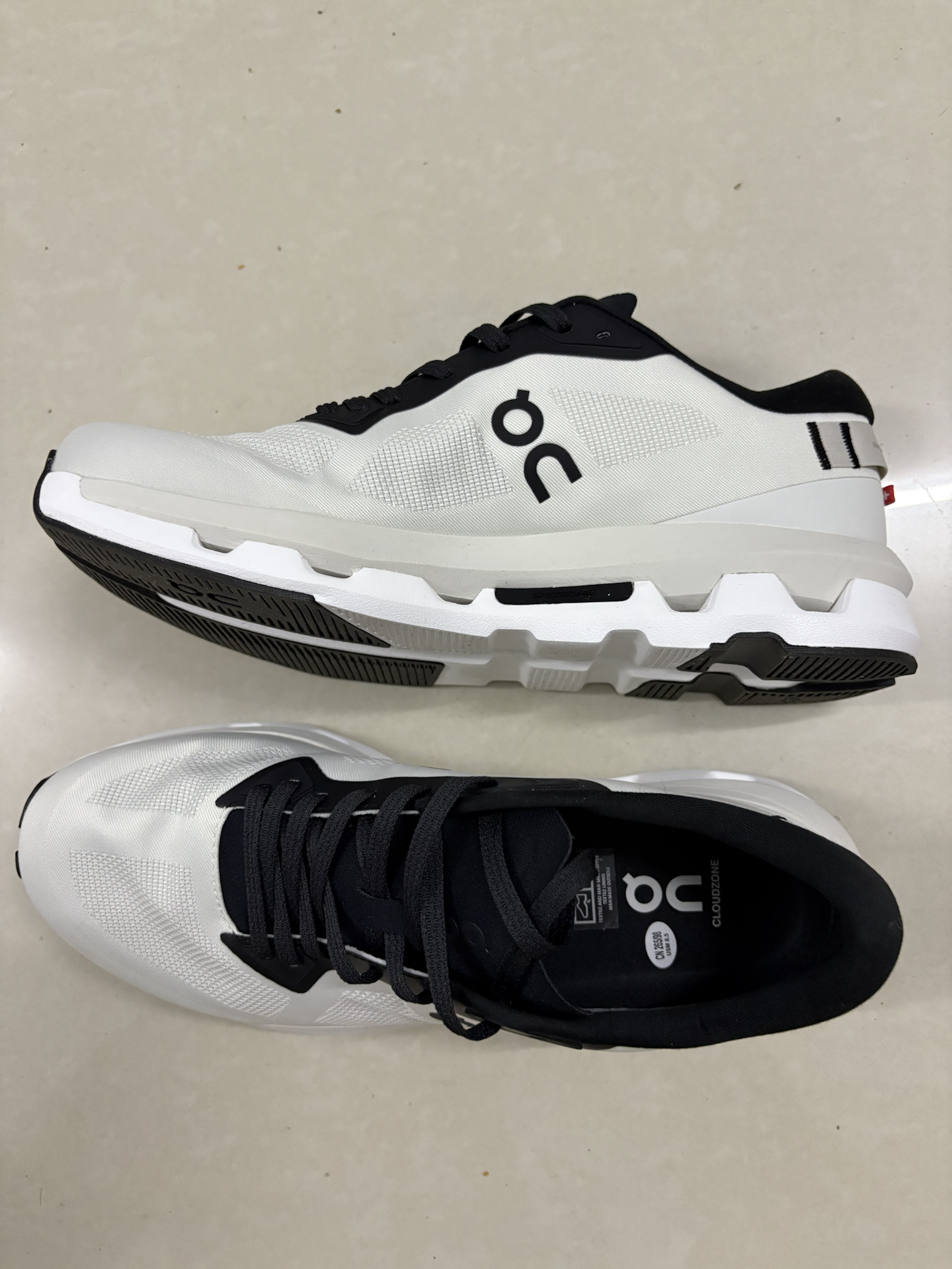 custom review-On Cloudzone Амортизация Противоскользящие Поддержка Низкий Топ Беговые кроссовки Мужские Белый Черный